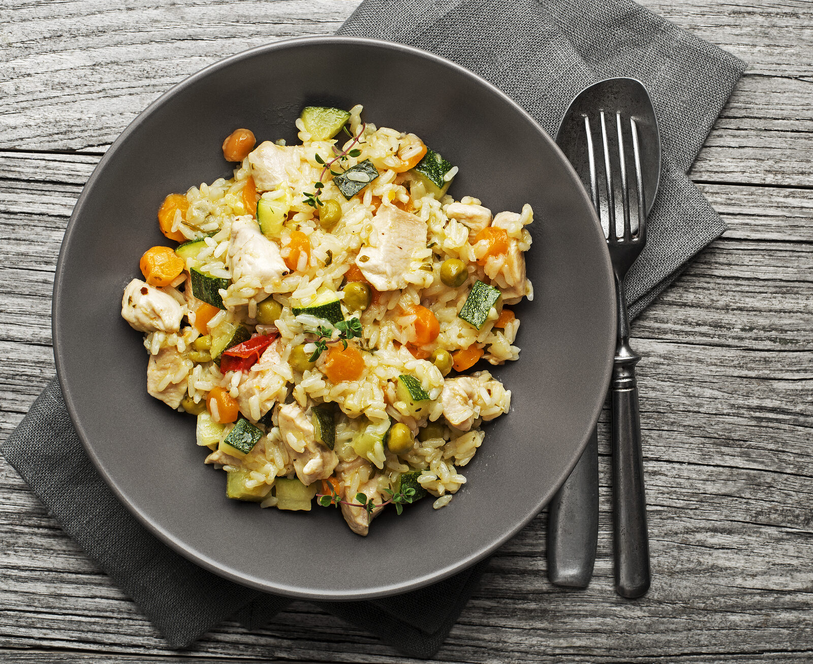 KW 43 – M1 | Bunter Gemüsereis mit Tofu, Kürbis, Karotten, Zucchini und ...